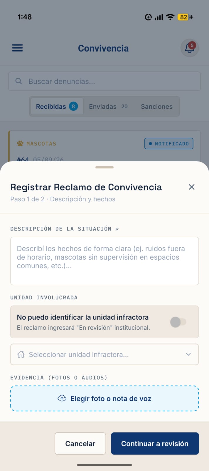 Formulario para registrar un reclamo de convivencia con descripción y evidencia.
