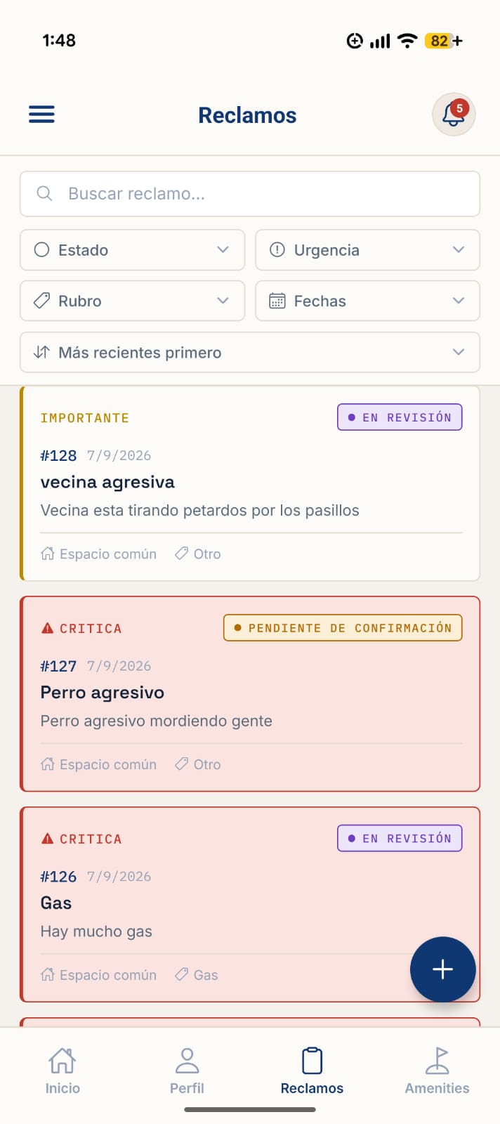 La app del vecino mostrando su lista de reclamos con la urgencia y el estado de cada uno.